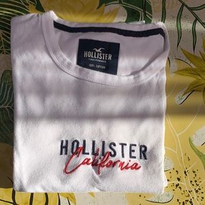 Hollister tee
